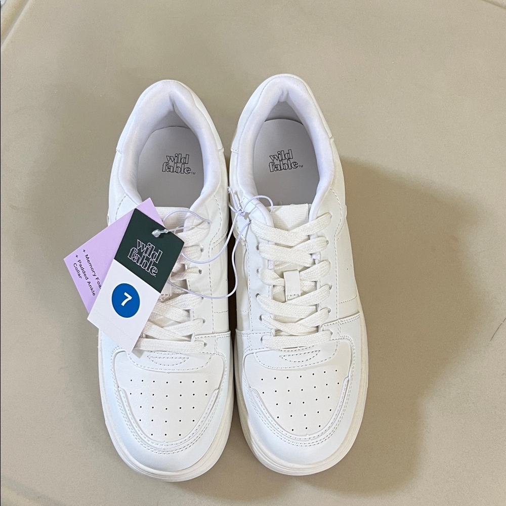 NIB/NWT Wild Fable Lola Sneakers Size 7